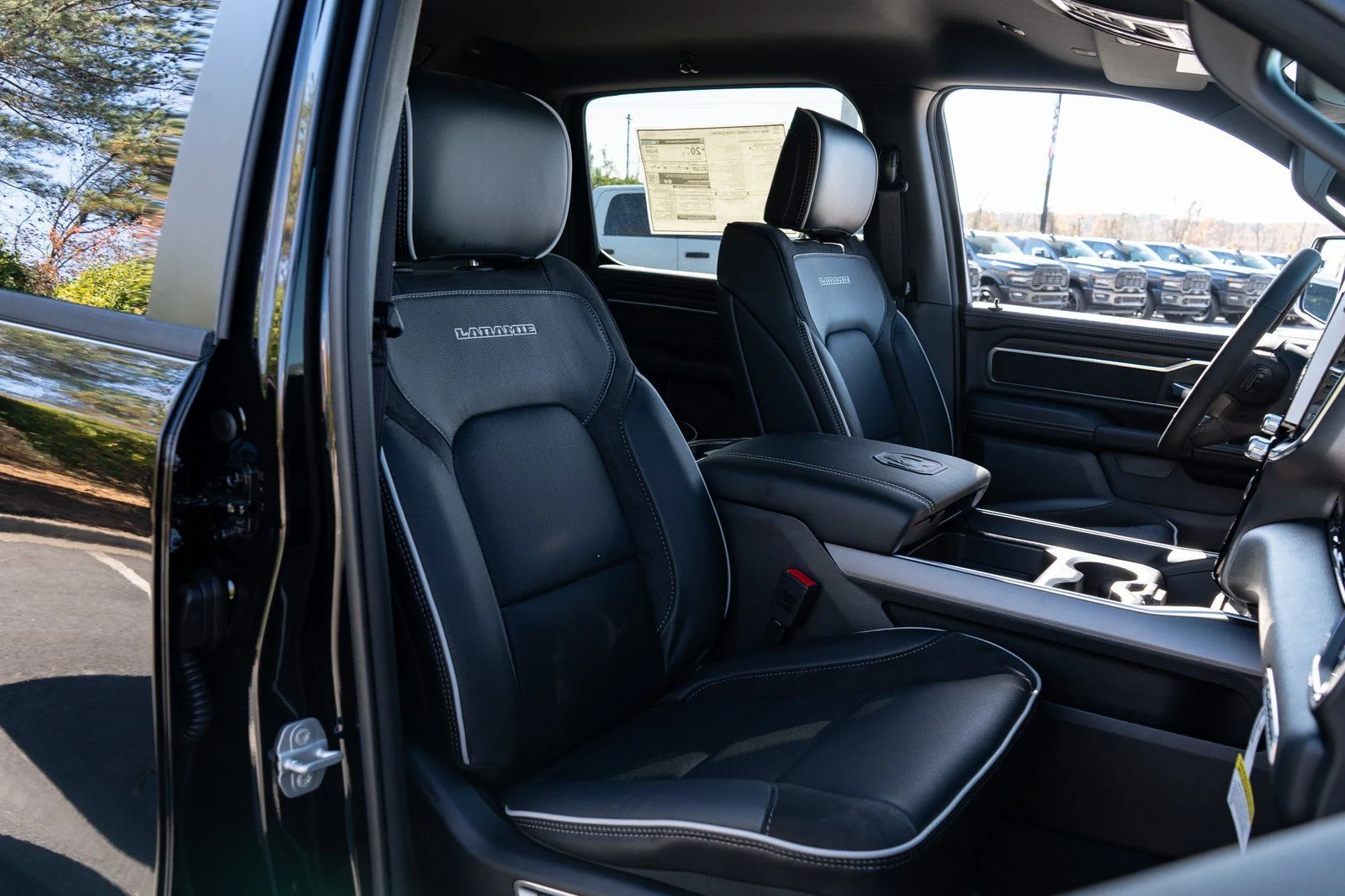 New 2026 Diamond Black Crystal Pearl-Coat Exterior Paint RAM Laramie image 22