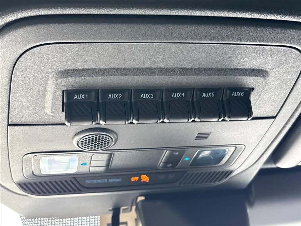 Used 2025 White Ford Badlands image 33