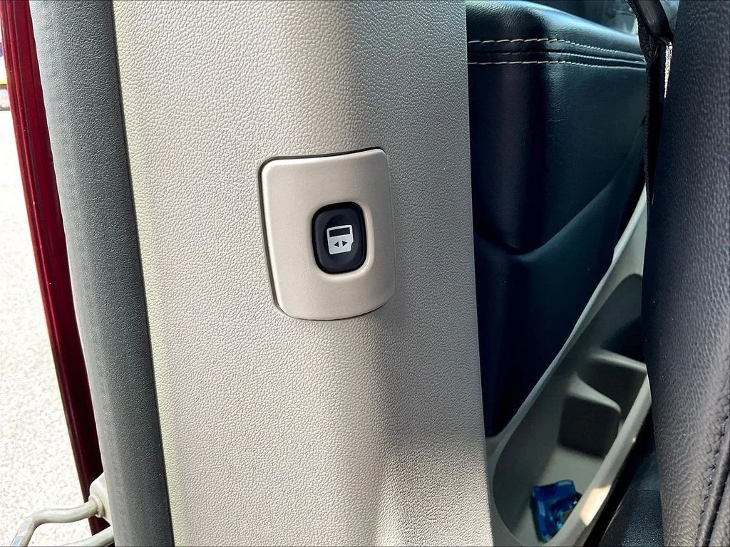Used 2019 Red Dodge SXT image 40
