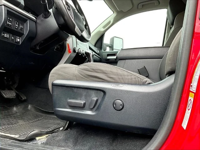 Used 2018 Red Toyota SR5 image 41