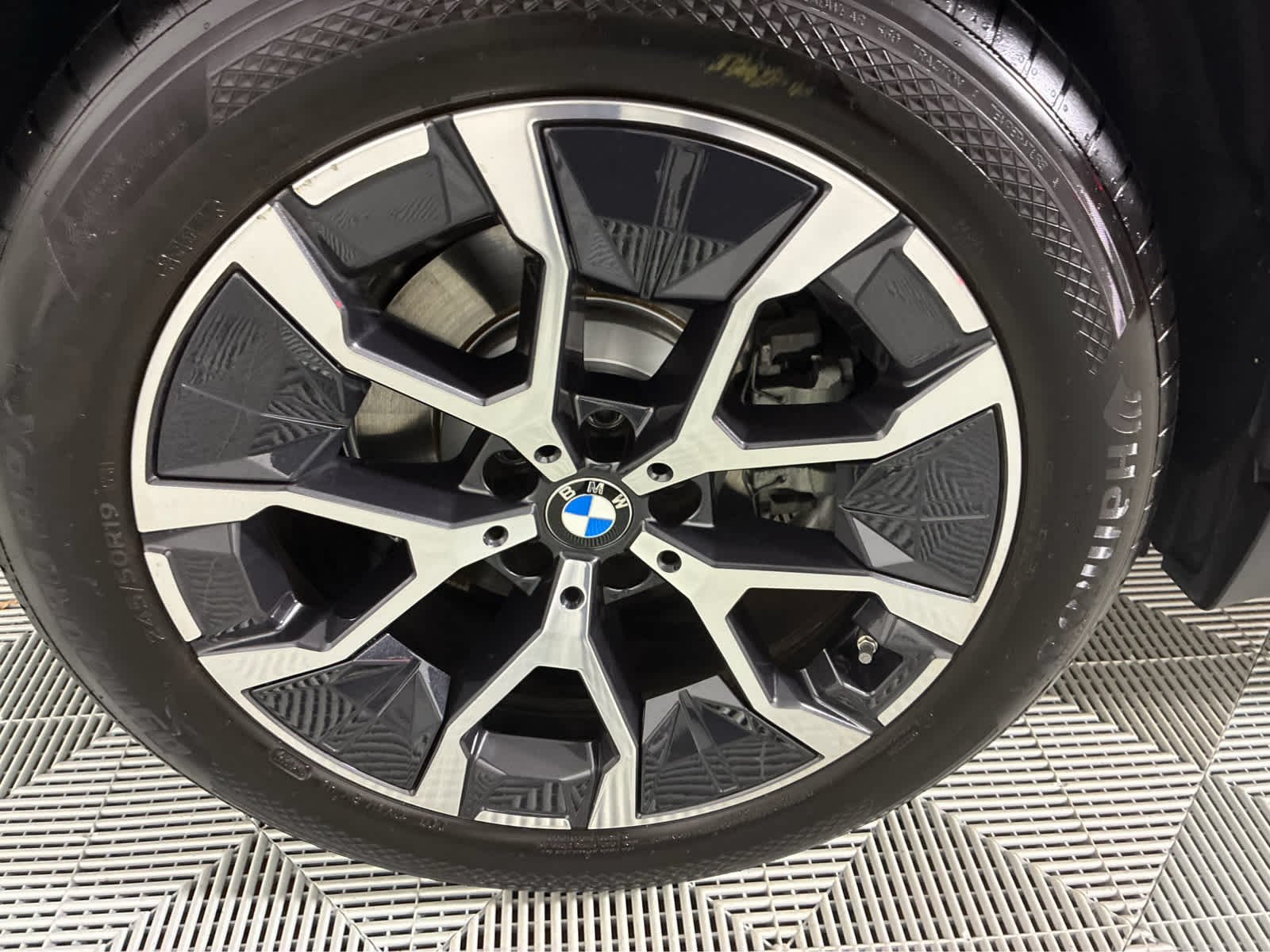 New 2026 Tanzanite Blue II Metallic BMW 30 xDrive image 13