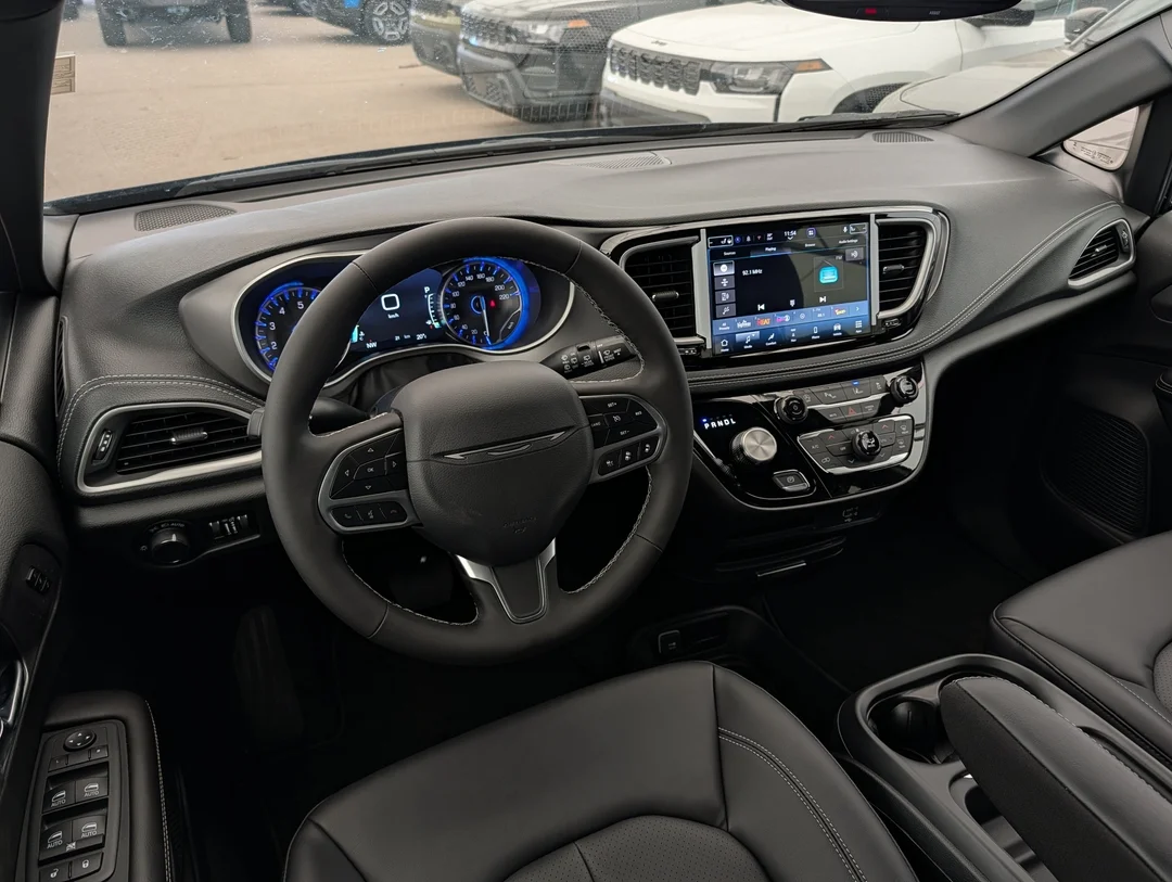 New 2027 Black Chrysler Select - - AWD - 3.6L Pentastar V6 - Adaptive Cruise Control - Blind Spot Monitor & More! image 24