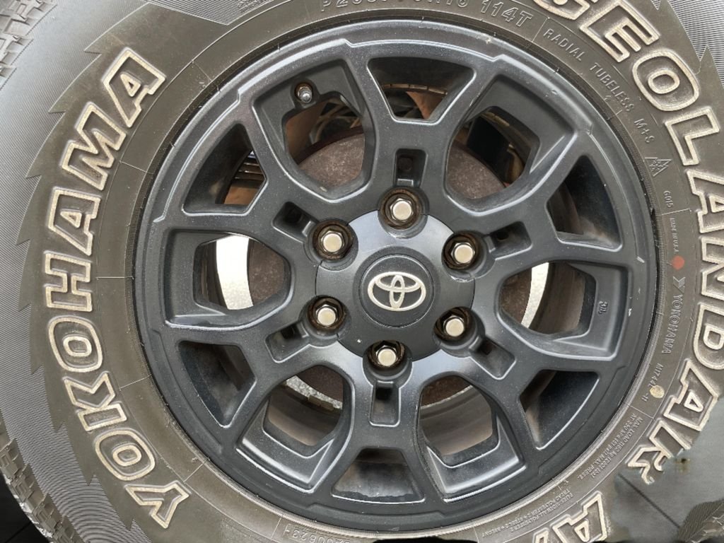Used 2020  Toyota SR5 image 25