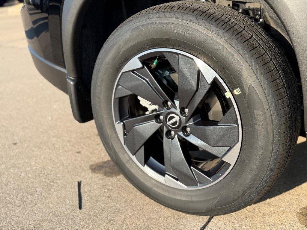 2026 Nissan Rogue SV - Photo 6