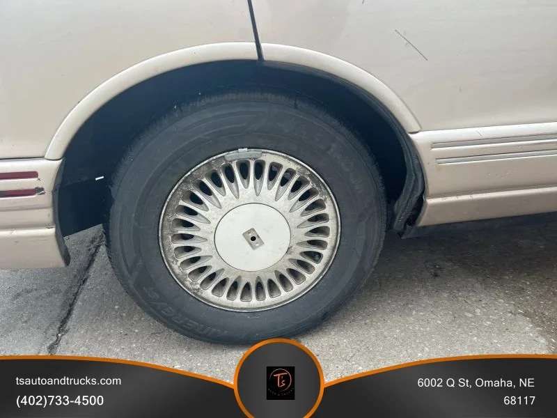 Used 1998 Gold Oldsmobile Sedan 4D image 10