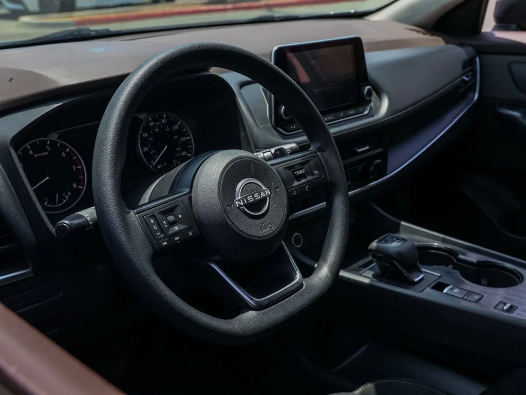 Used 2023 Gray Nissan S image 13