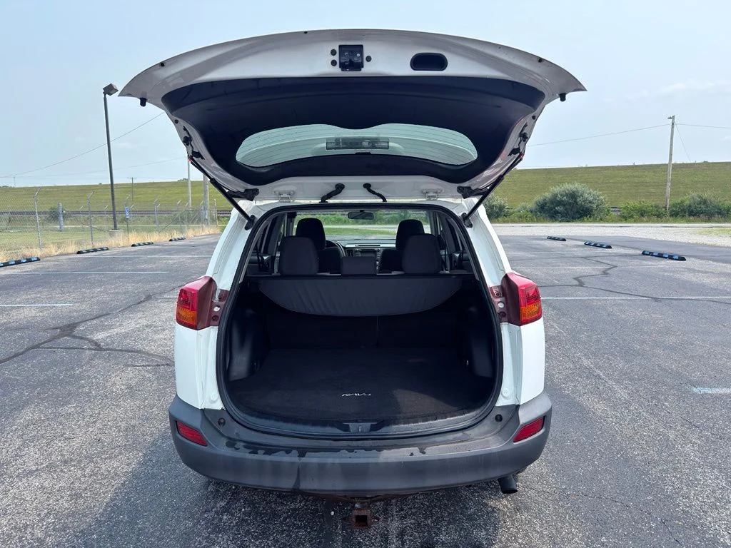 Used 2014 White Toyota XLE image 15