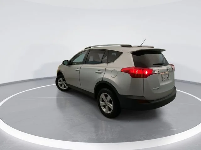 Used 2014 Silver Toyota XLE image 2