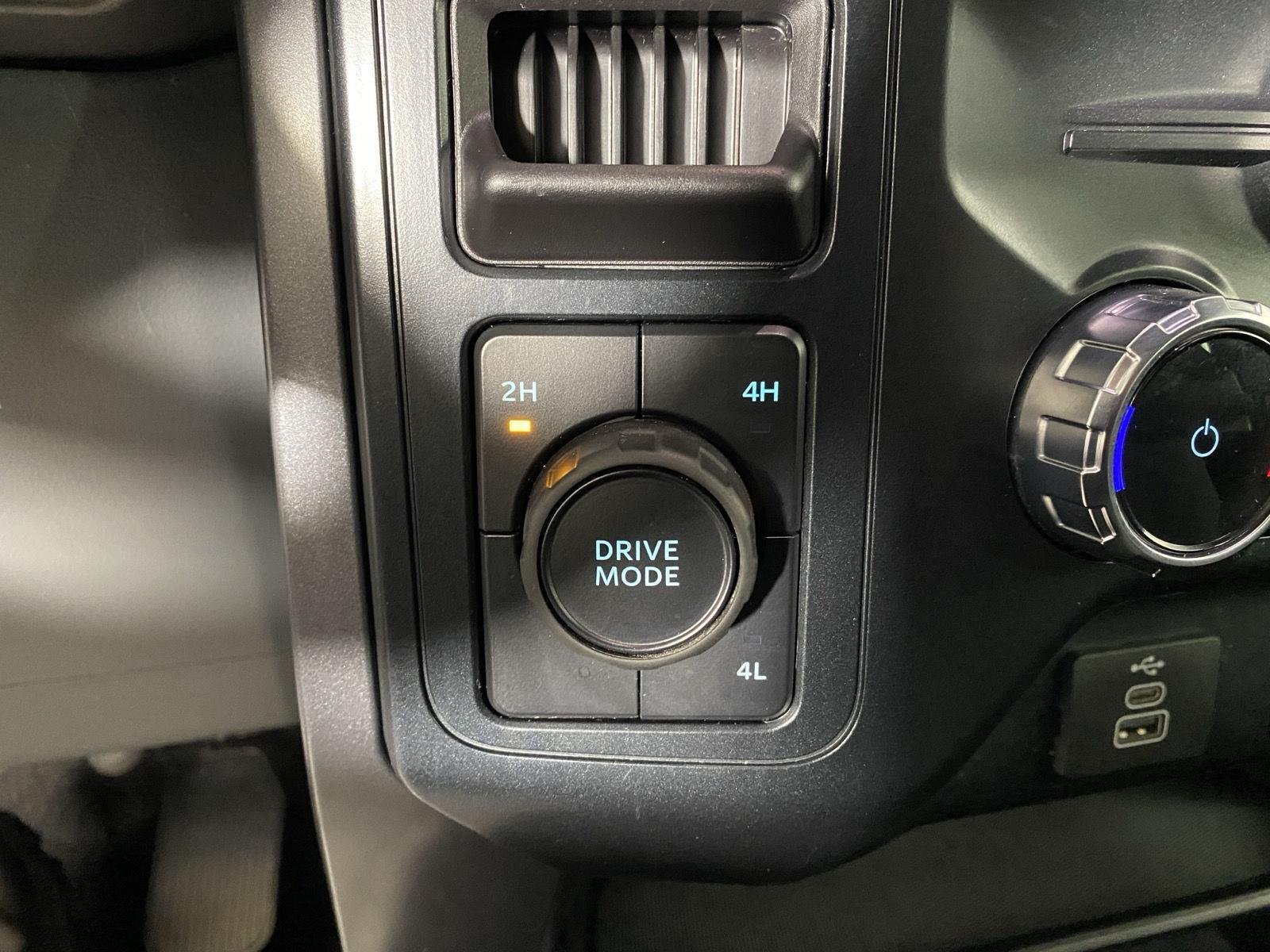 Used 2025 Iconic Silver Ford XLT image 18