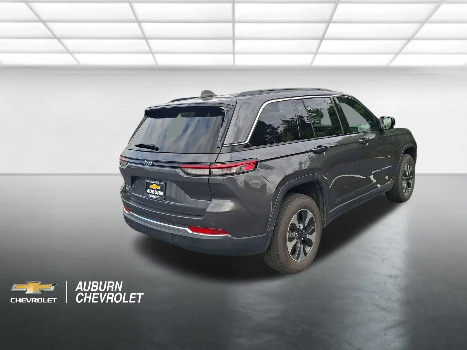 Used 2024 Gray Jeep 4xe image 3
