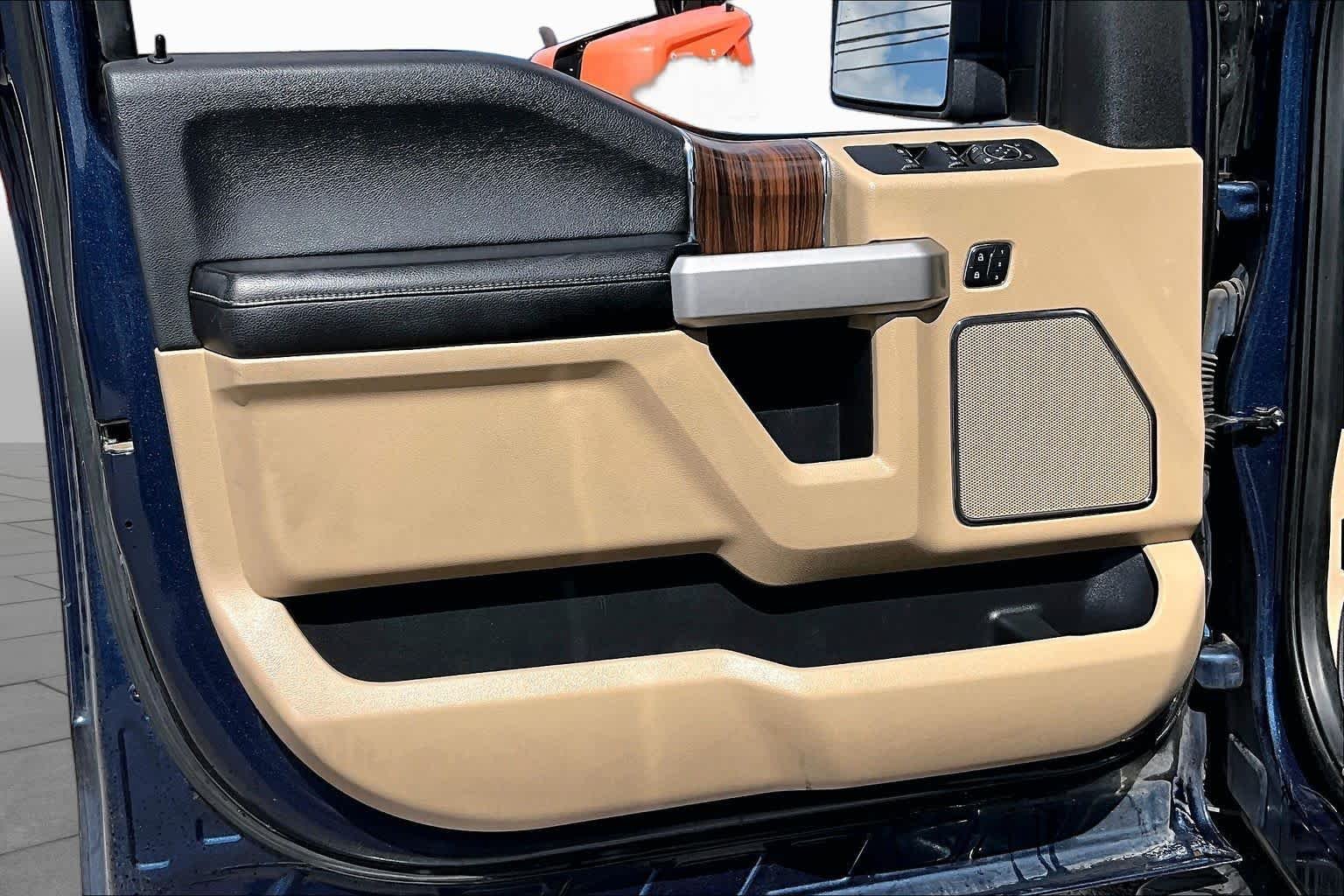 Used 2015 Blue Jeans Metallic/Caribou Metallic Ford Lariat image 21