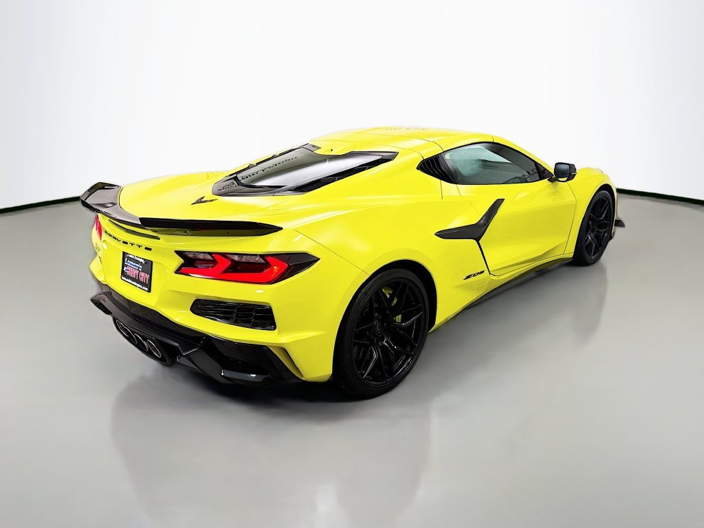 Used 2023 Yellow Chevrolet Z06 image 7