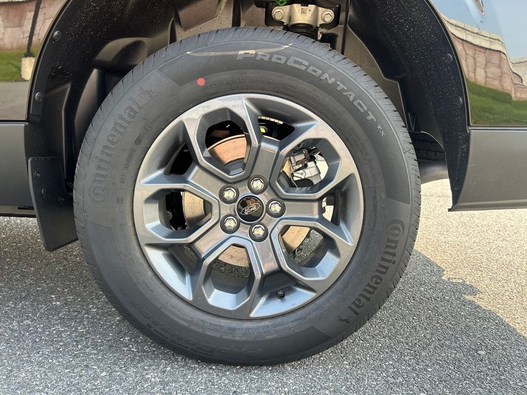 New 2026 Shadow Black Ford XLT image 32