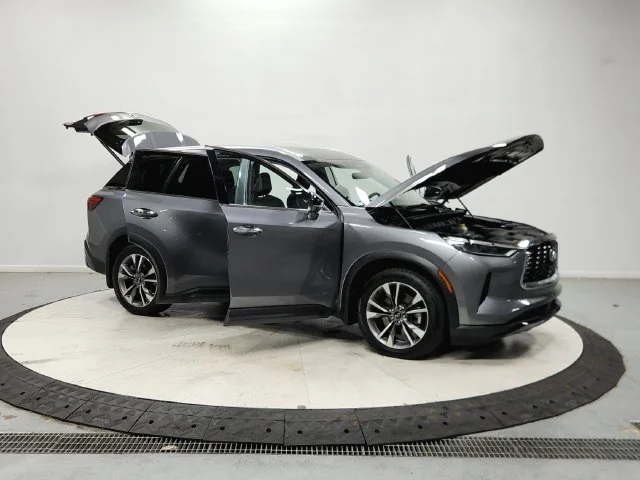 Used 2023 Gray INFINITI LUXE image 10