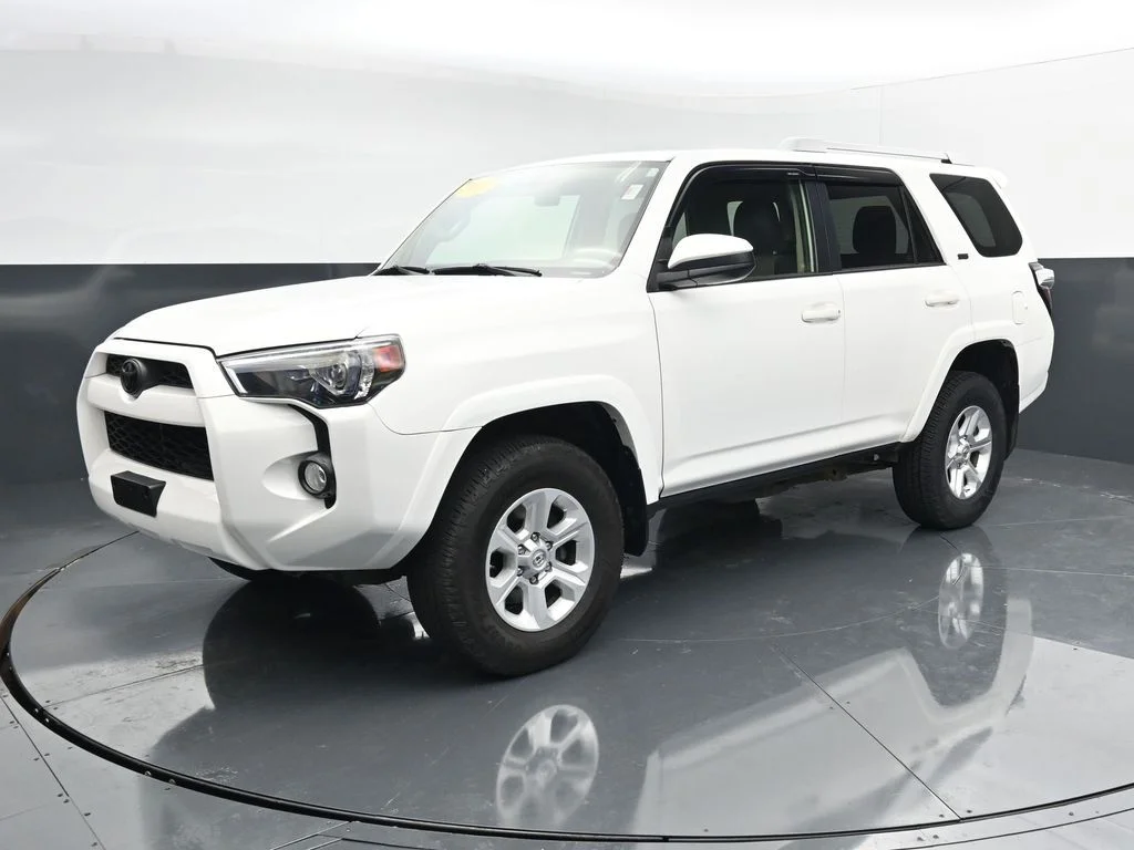 Used 2018 White Toyota SR5 image 4