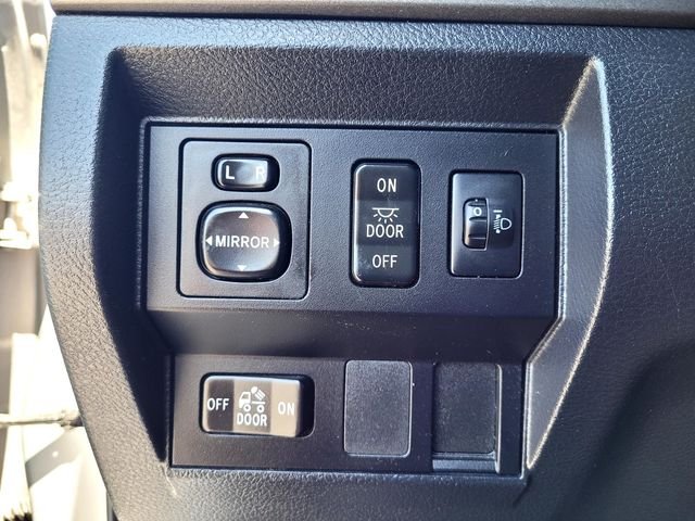 Used 2017  Toyota  image 15