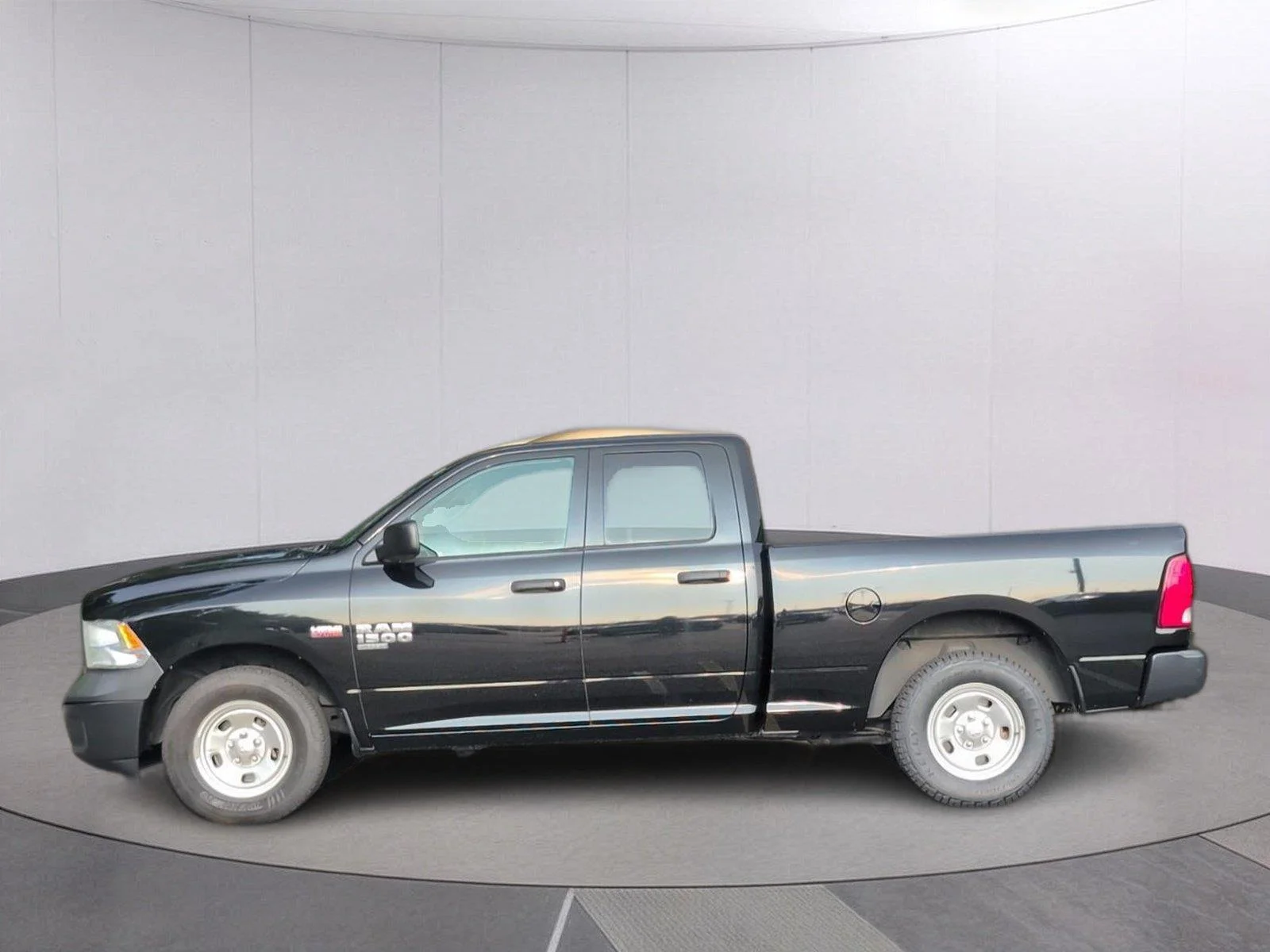 Used 2020 Diamond Black Crystal Pearlcoat Ram Tradesman image 2