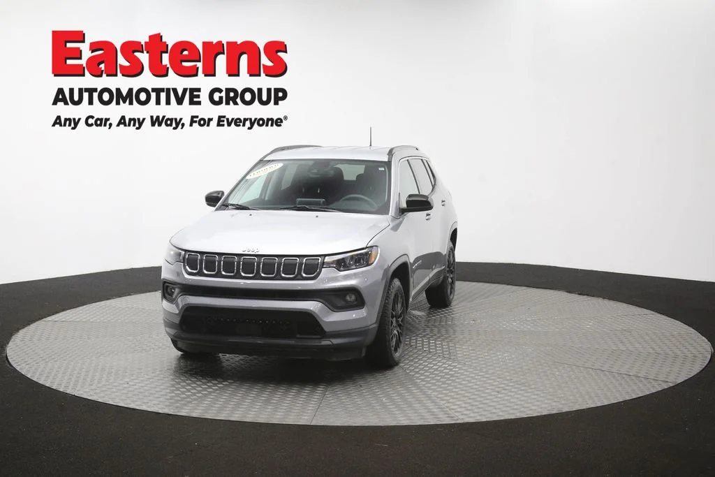 Used 2022 Silver Jeep Latitude image 52