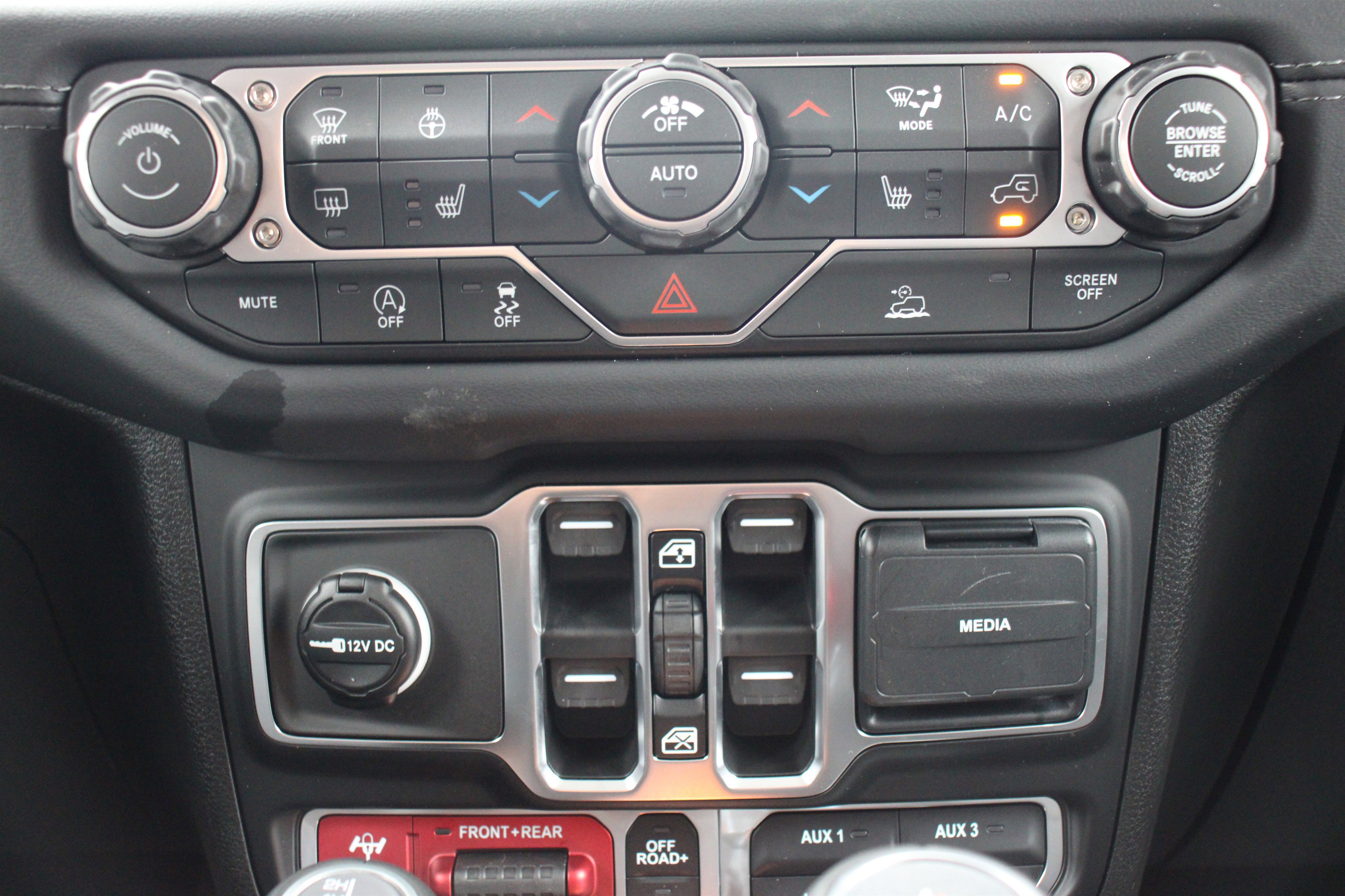 New 2026 Reign Jeep Rubicon image 19