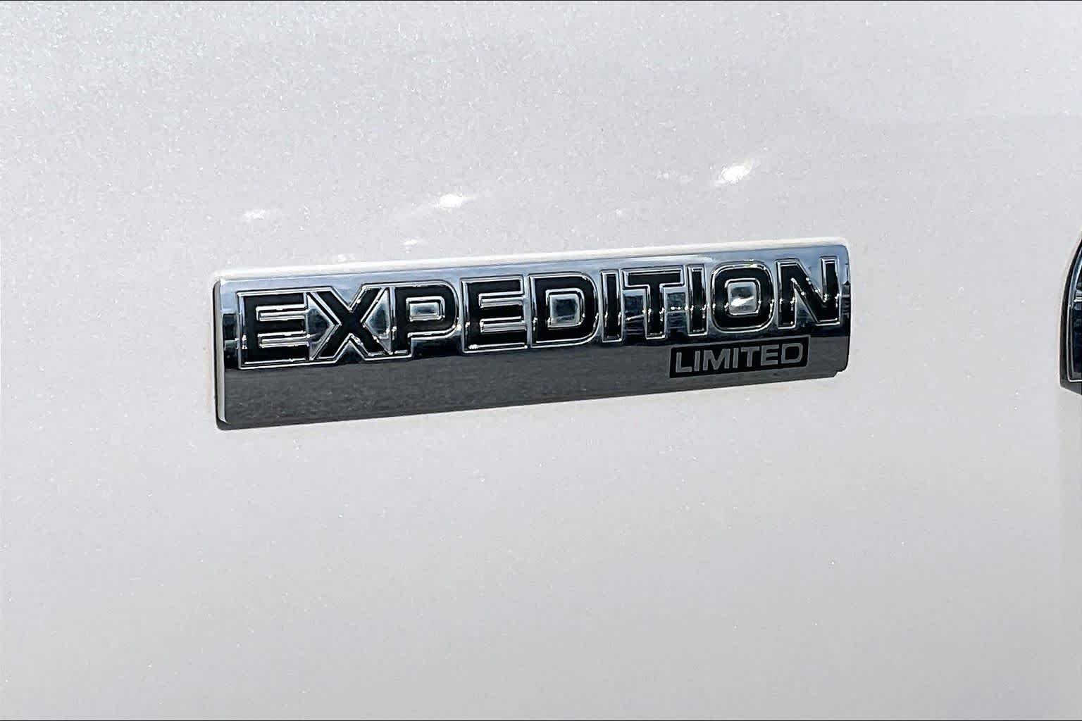 Used 2011 White Platinum Metallic Ford Limited image 9