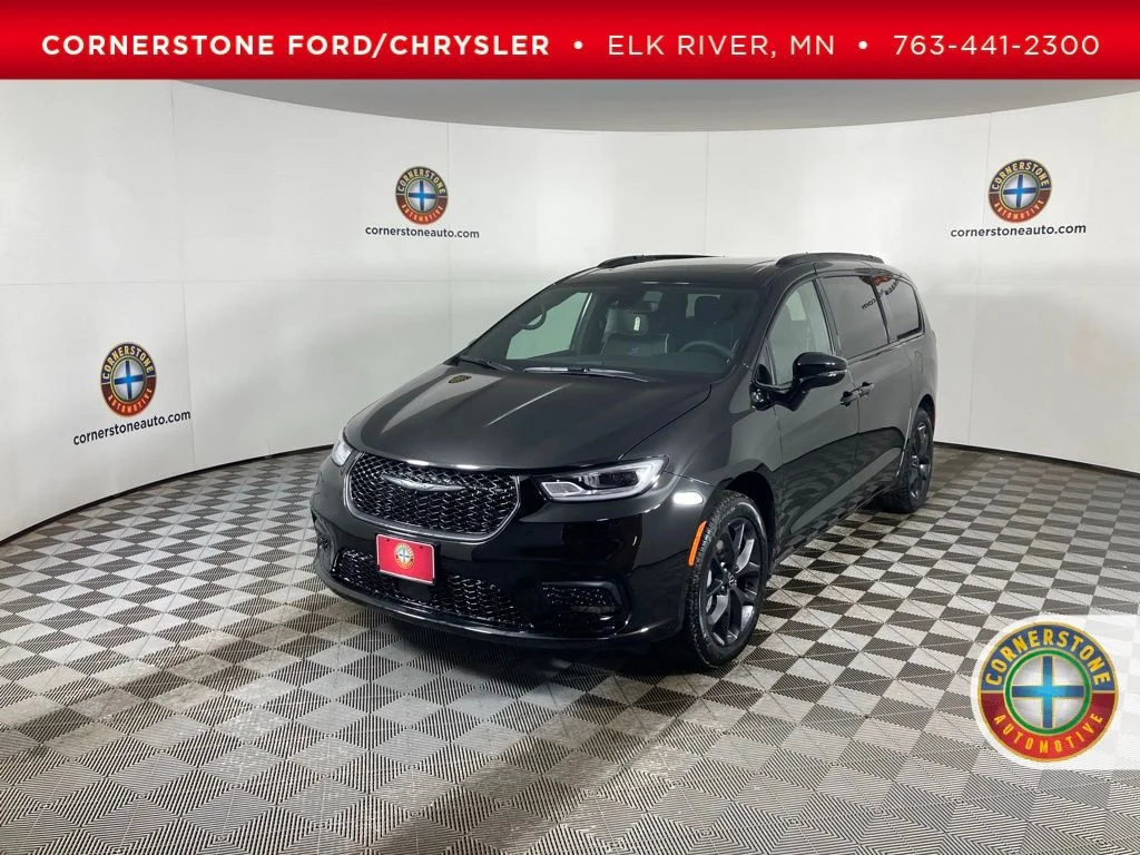 2026 Chrysler Pacifica Limited AWD's photo