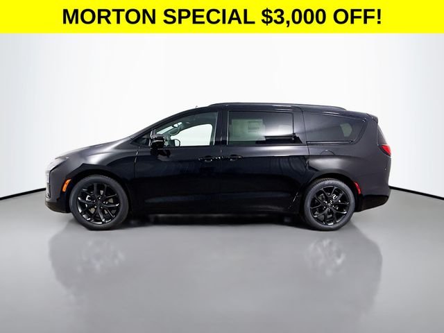 New 2027 Diamond Black Crystal Pearl-Coat Exterior Paint Chrysler Limited image 4