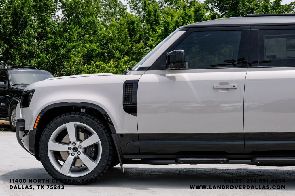 New 2026 Borasco Grey Metallic Land Rover X-Dynamic SE image 10
