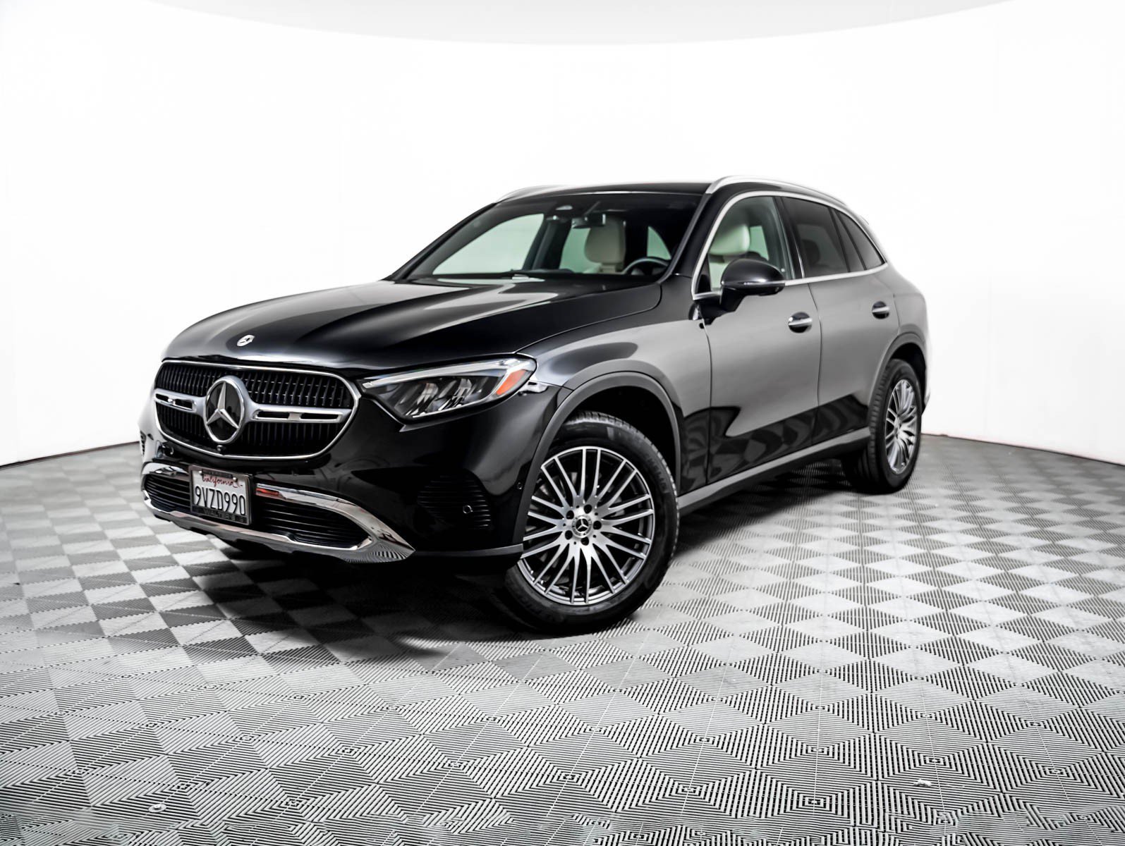 2026 Mercedes-Benz GLC GLC 300's photo