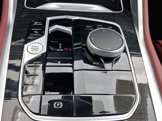 Used 2025 White BMW xDrive40i image 24
