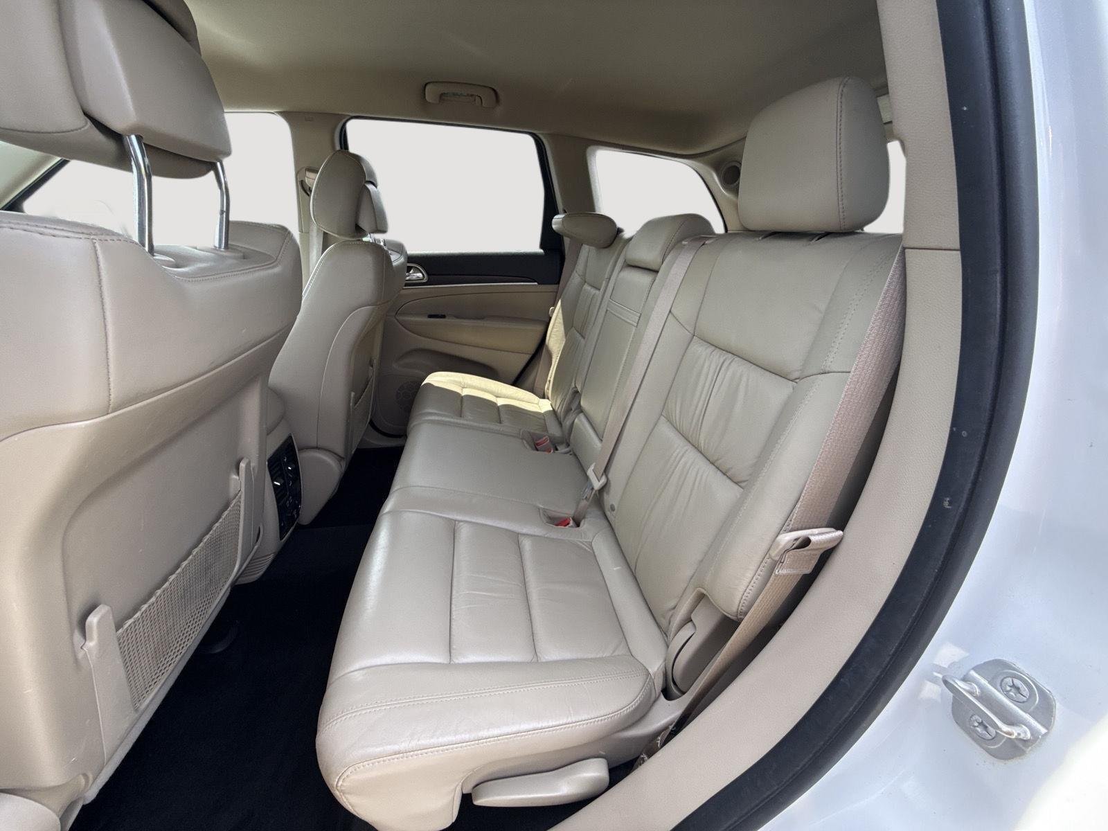Used 2014 Bright White Clearcoat Jeep Limited image 23