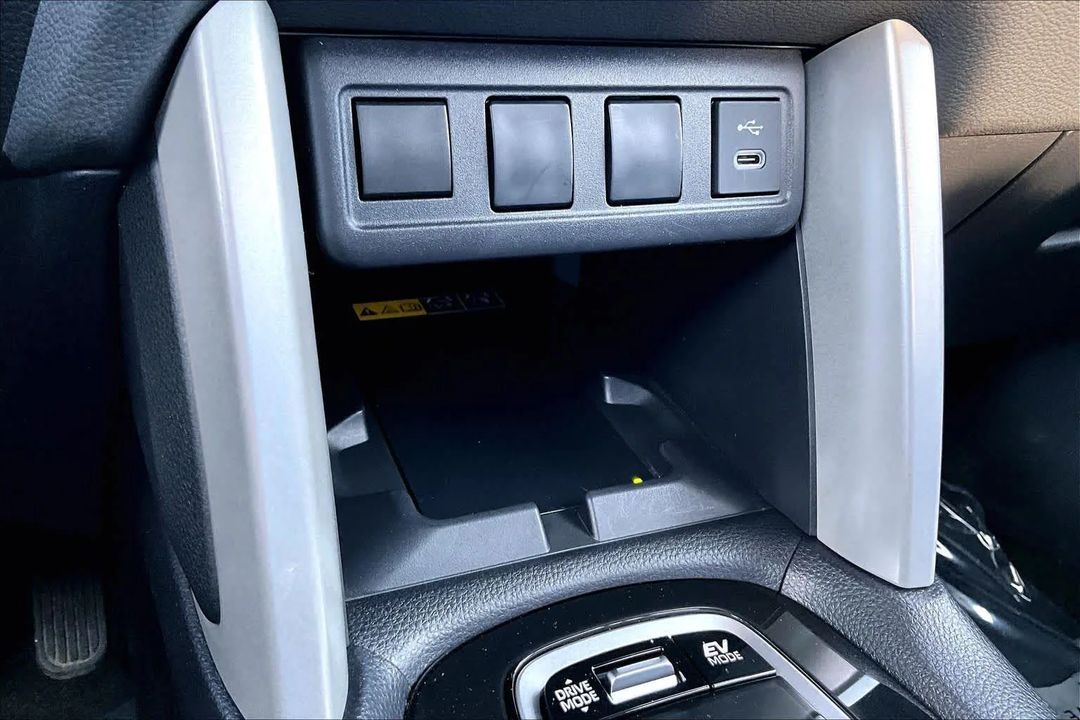 Used 2025 Sonic Silver Toyota Hybrid SE image 36