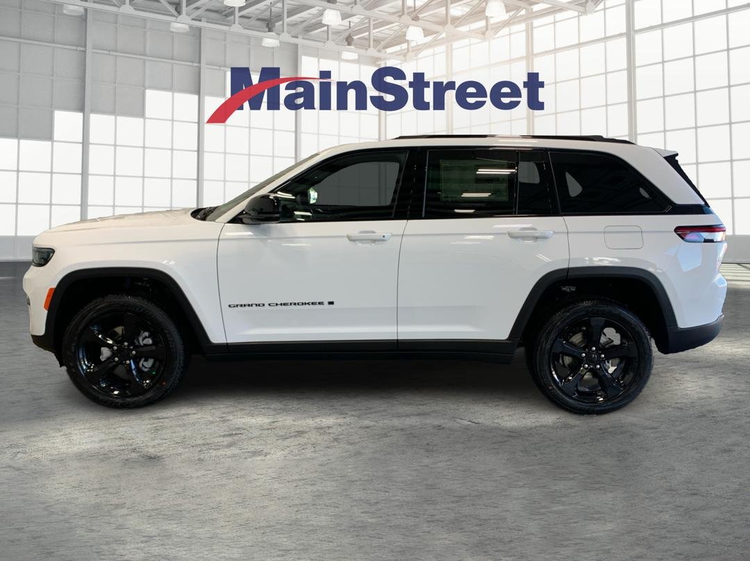 Used 2024 Jeep Grand Cherokee Altitude with VIN 1C4RJHAG5RC261229 for sale in Kansas City