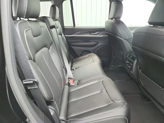 New 2025 Diamond Black Crystal Pearl-Coat Exterior Paint Jeep Limited image 41