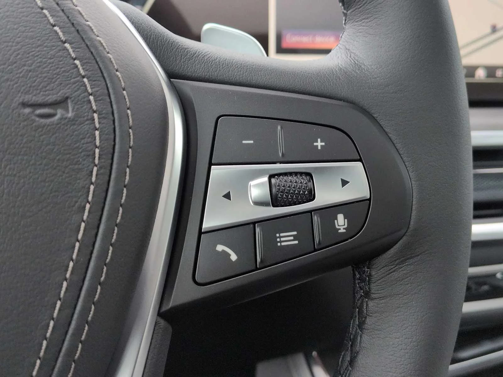 New 2026 Black Sapphire Metallic BMW xDrive40i image 32