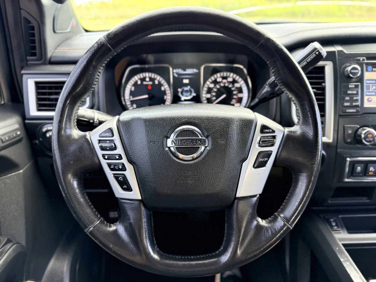 Used 2018 Gray Nissan SL 4x2 4dr Crew Cab image 17