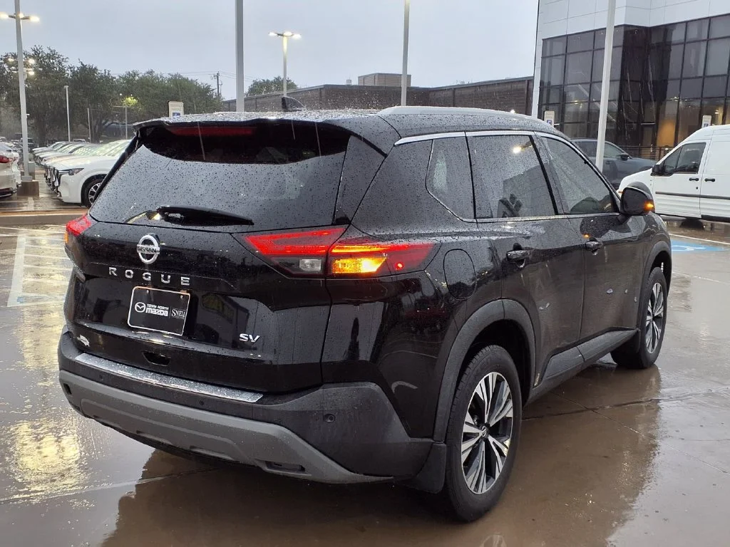 Used 2021 Black Nissan SV image 3