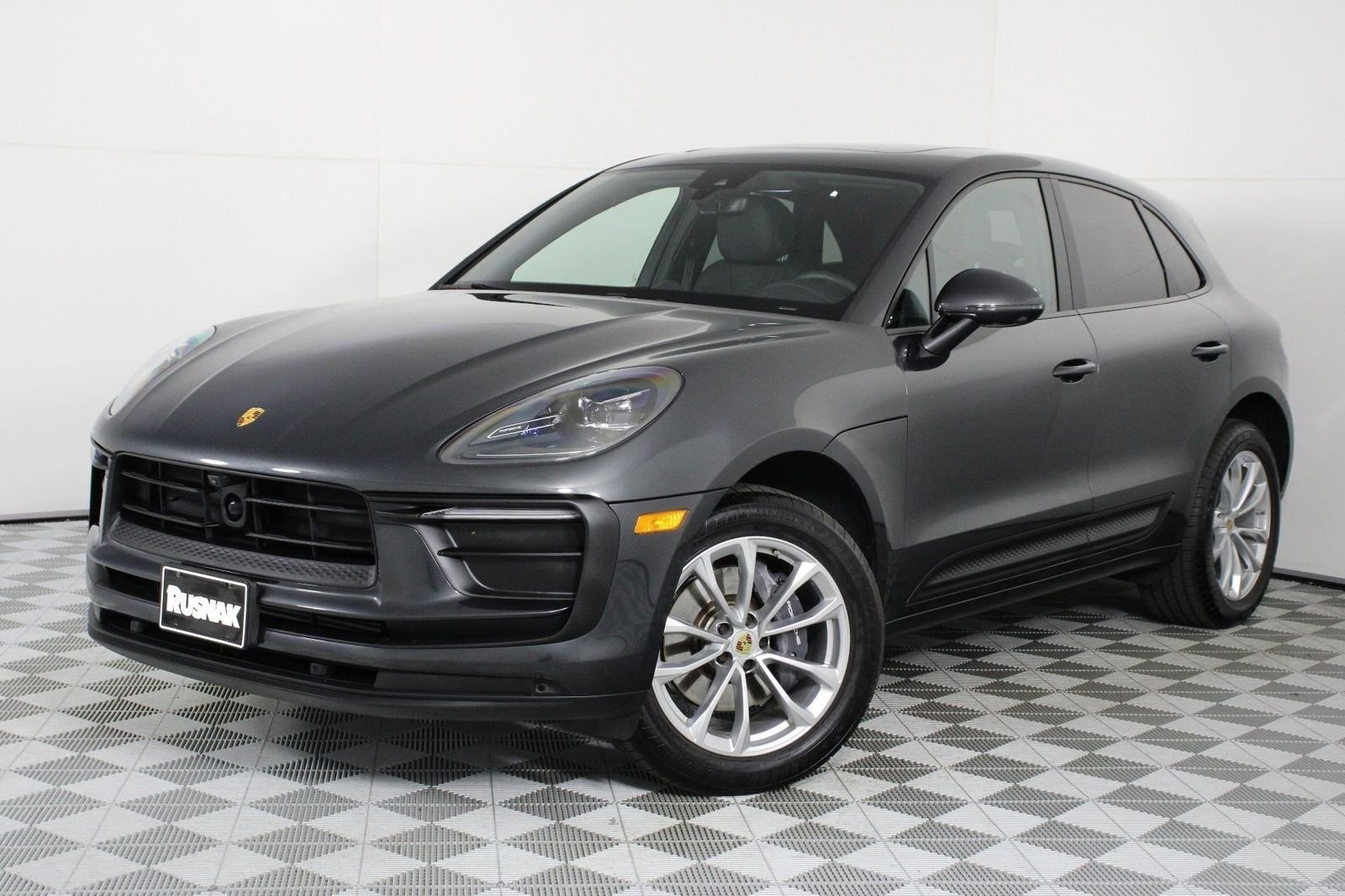 2026 Porsche Macan -'s photo
