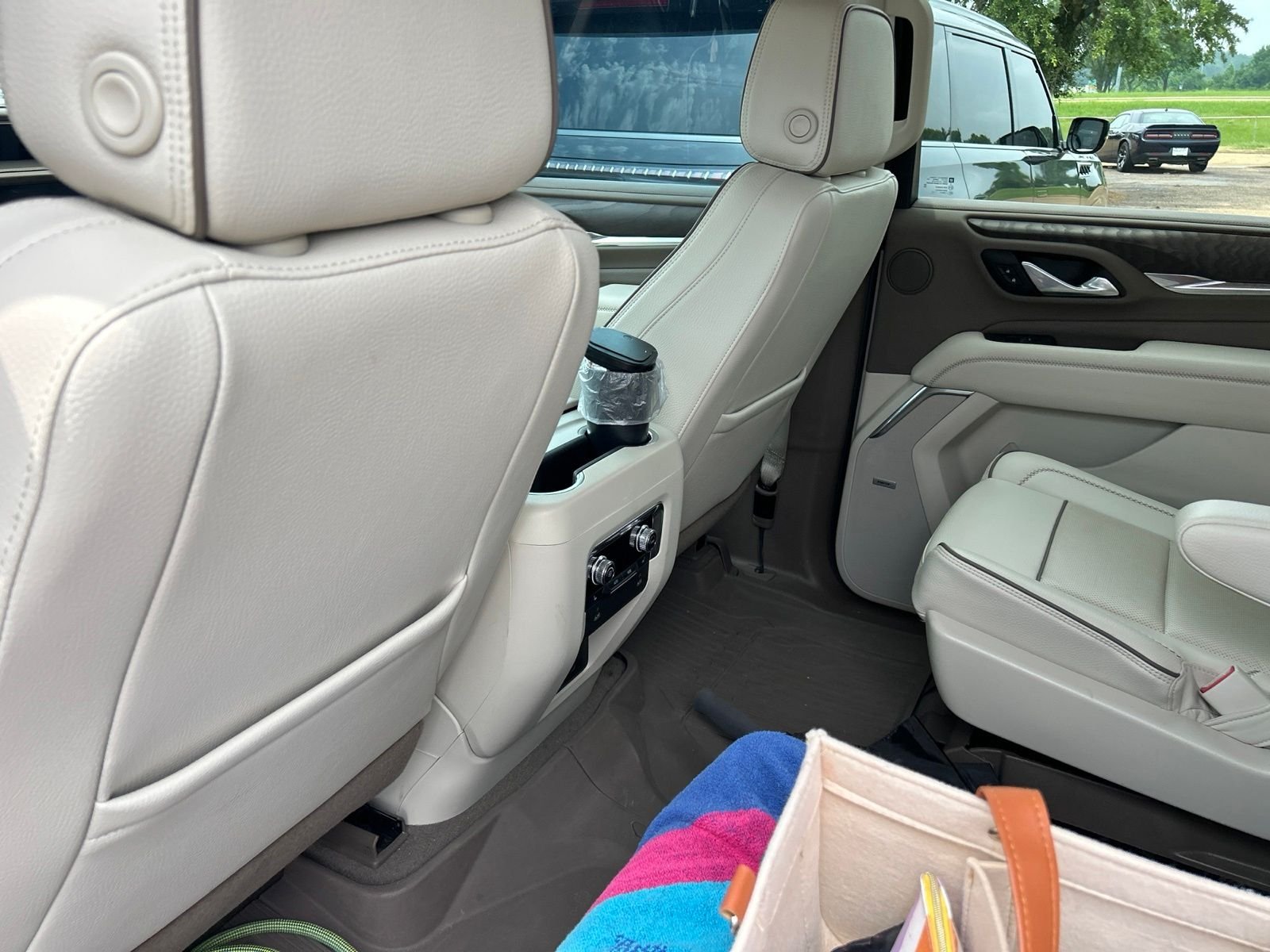 Used 2022 White GMC Denali image 37