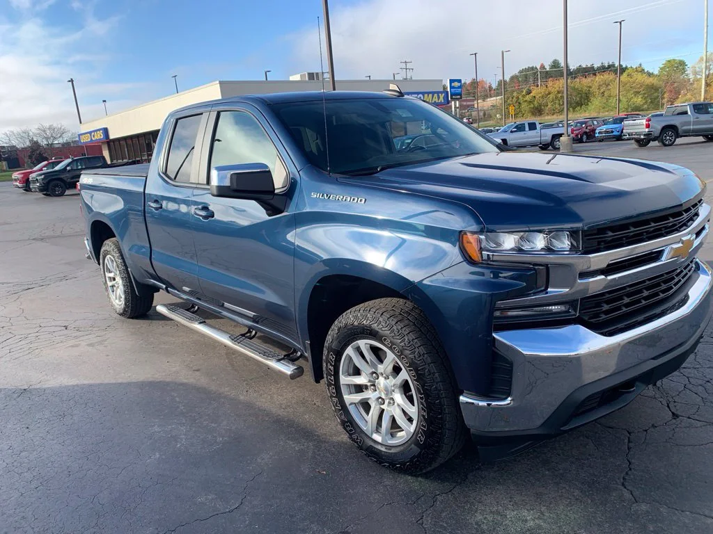 Used 2019 Blue Metallic Chevrolet LT image 4