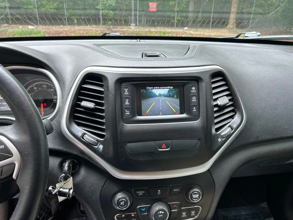 Used 2016 Black Jeep Latitude image 19