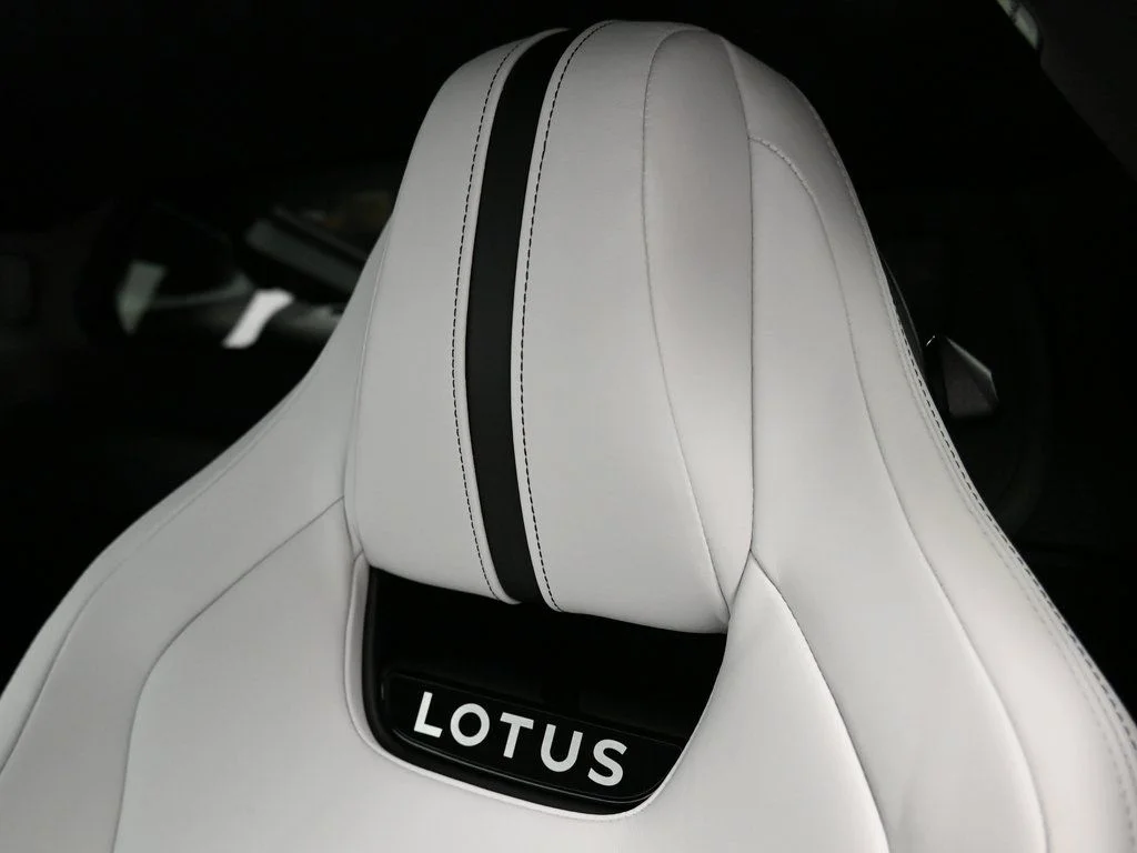 2026 Lotus Emira - Photo 12