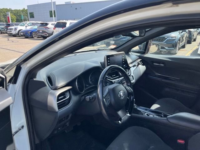 Used 2019 White Toyota XLE image 11