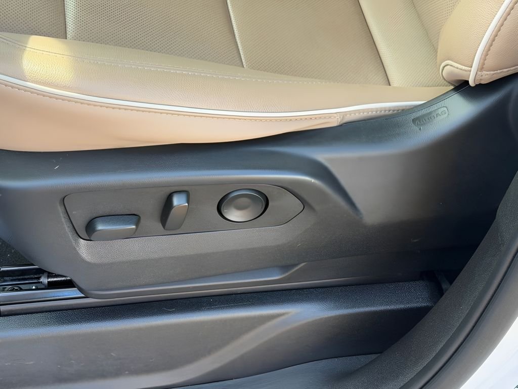 Used 2023 Iridescent Pearl Tricoat Chevrolet Premier image 20