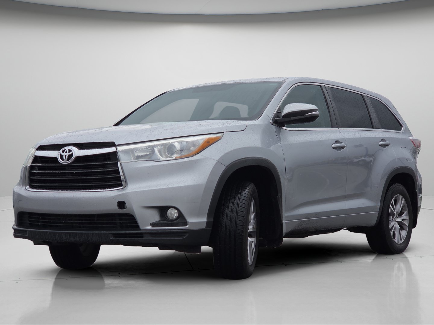 Used 2015 Silver Sky Metallic Toyota LE Plus V6 image 16