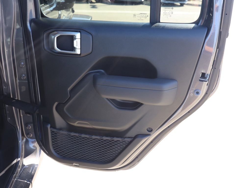 New 2026 Granite Crystal Metallic Clear-Coat Exterior Paint Jeep Sport S image 17