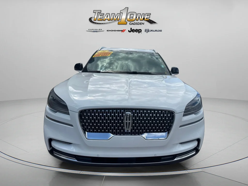 Used 2024 White Metallic Lincoln Reserve image 4