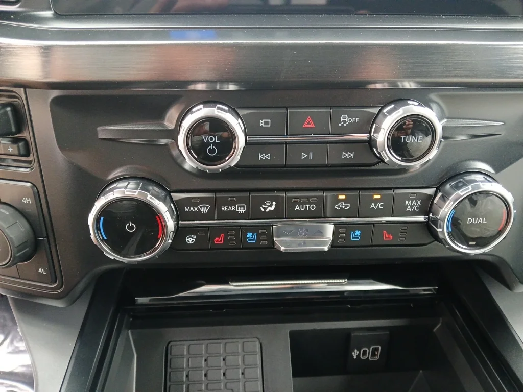 New 2026 Oxford White Ford F-250® Lariat® image 18