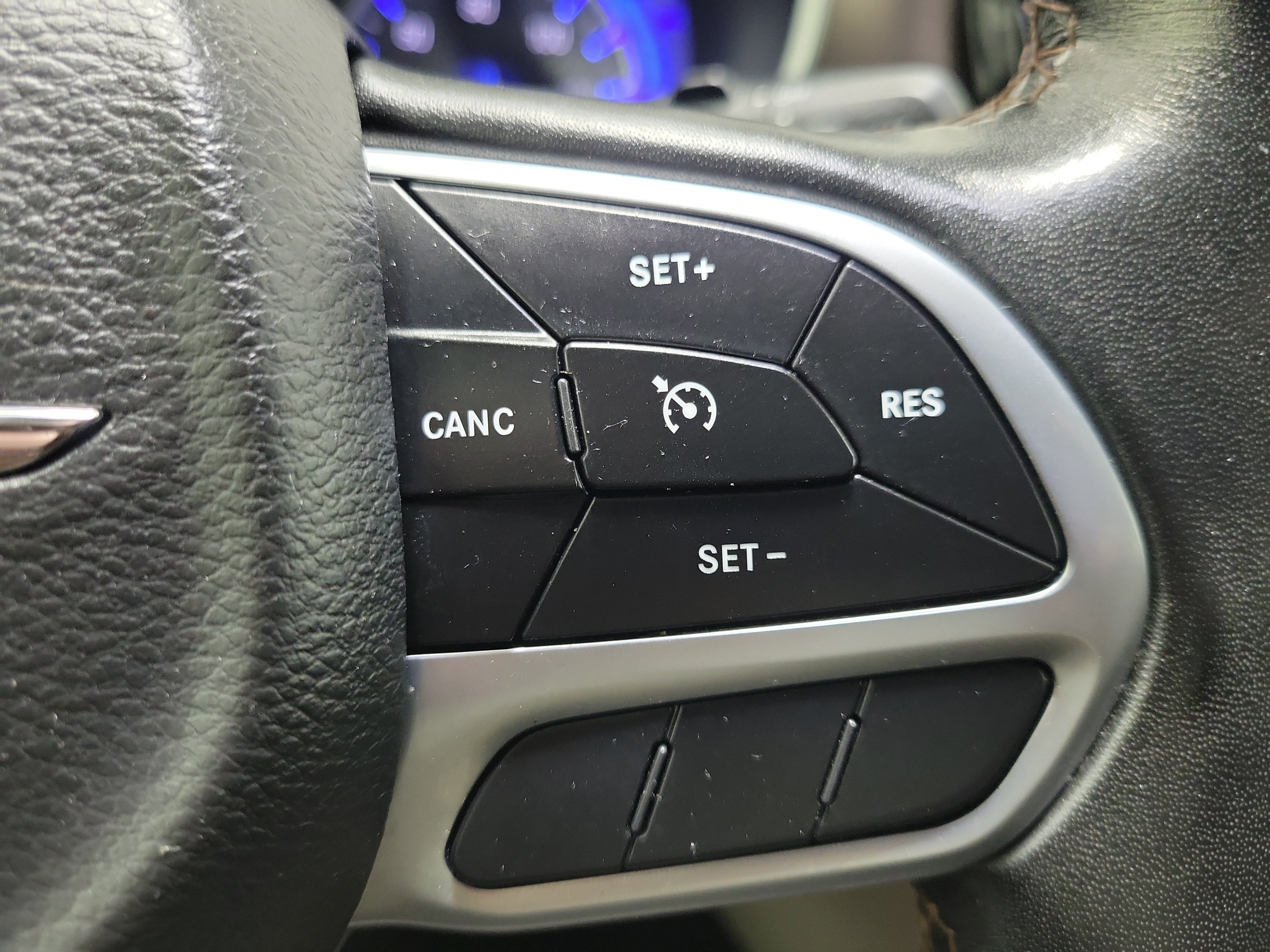 Used 2019 Bright White Clearcoat Chrysler Touring L image 23