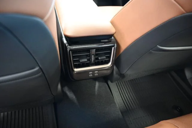 2026 Toyota Crown Signia Limited - Photo 32