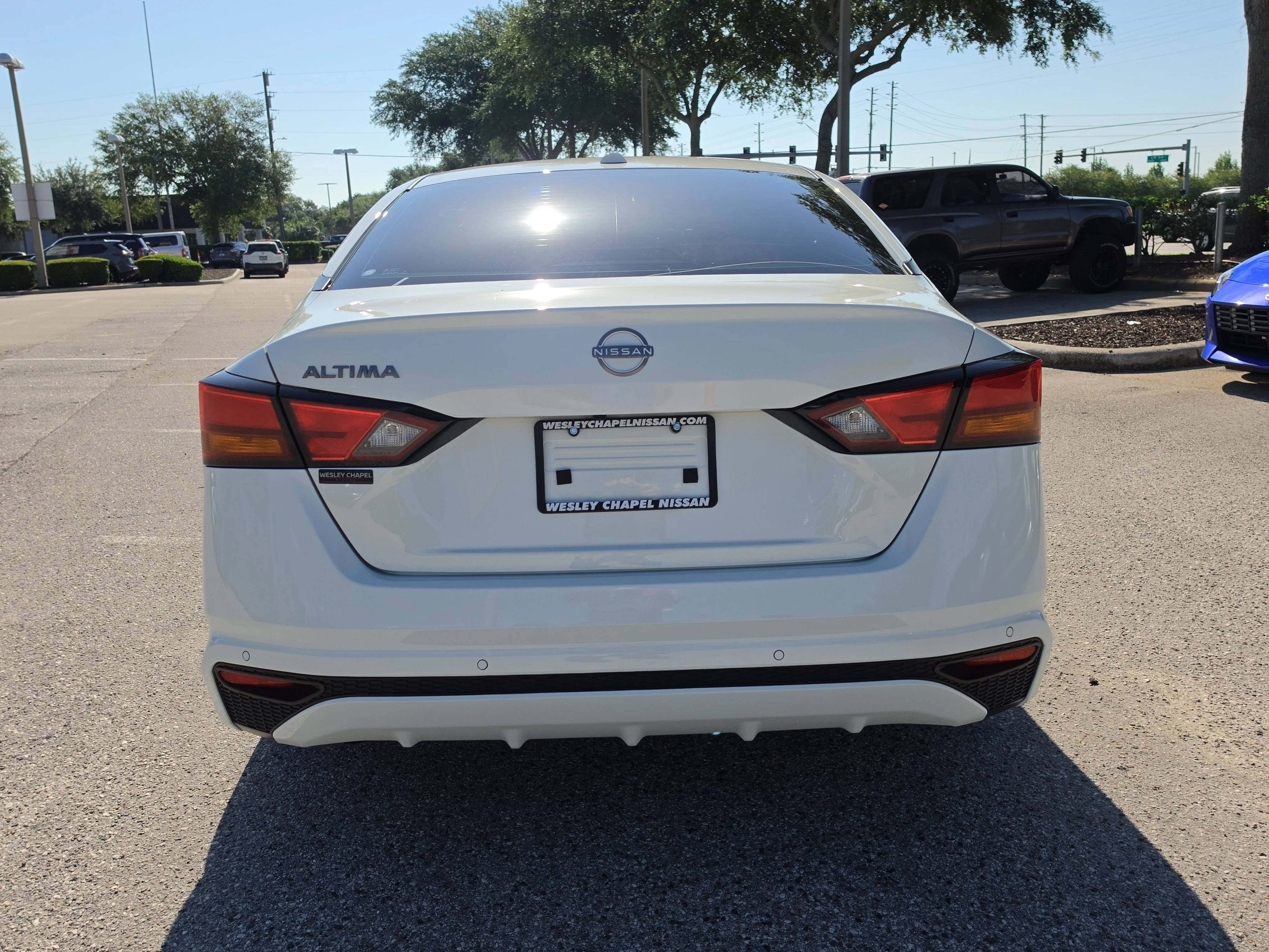 Certified Used 2025 Glacier White Nissan S image 7